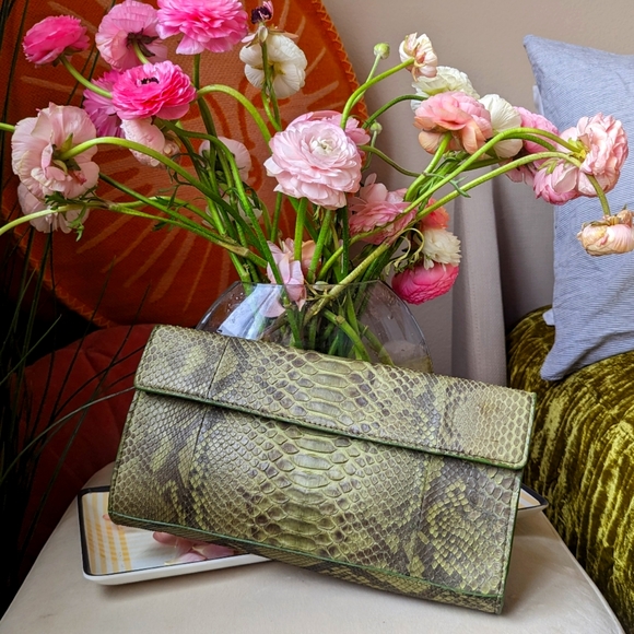 Vivo Genuine Python Clutch - Picture 1 of 11